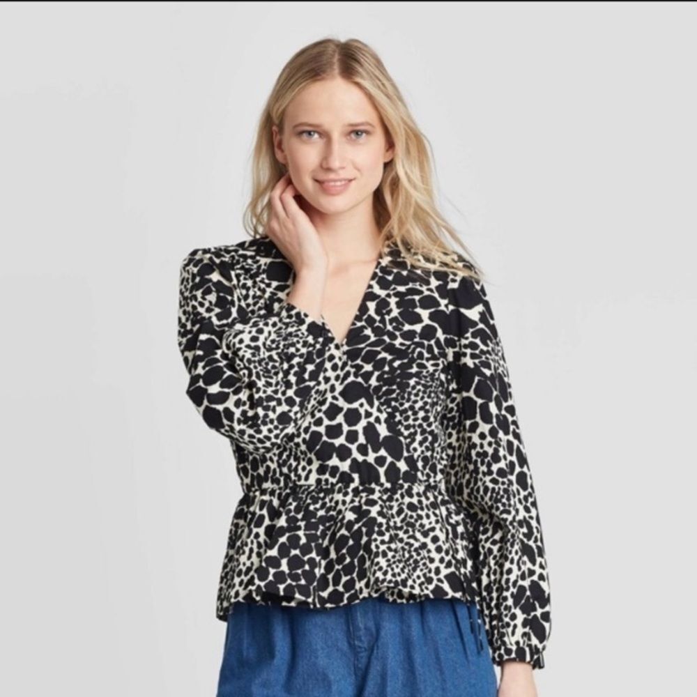 NWT leopard print WHO WHAT WEAR lightweight wrap/side tie blouse, Sz S NEW!🏷